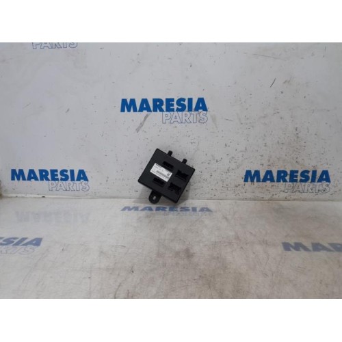 Renault - Clio - Central door locking module