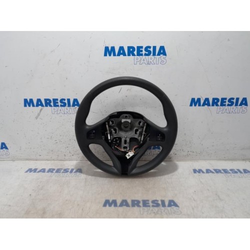 Renault - Clio - Steering wheel