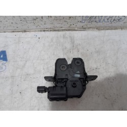 Renault - Clio - Tailgate lock mechanism