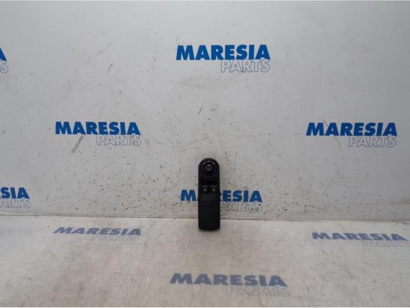 Renault - Clio - Multi-functional window switch