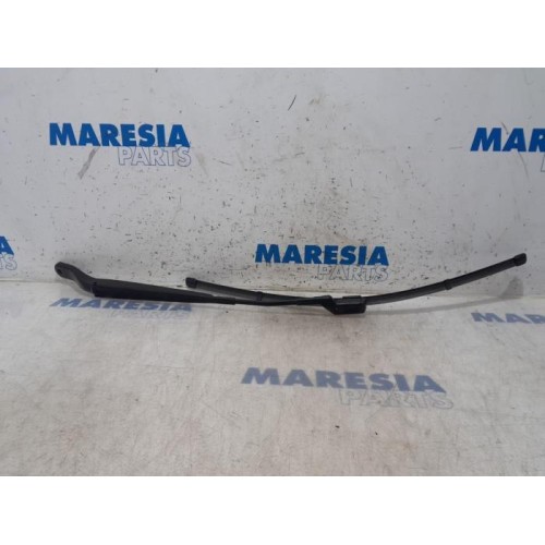 Peugeot - 208 - Front wiper arm