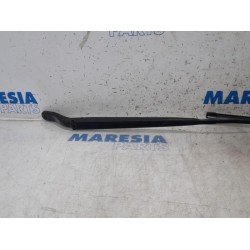 Peugeot - 208 - Front wiper arm