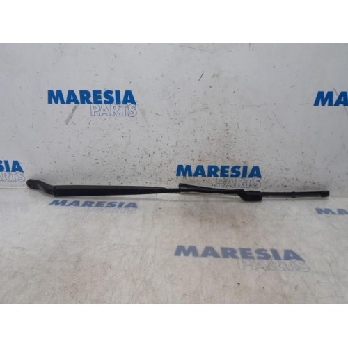 Peugeot - 208 - Front wiper arm
