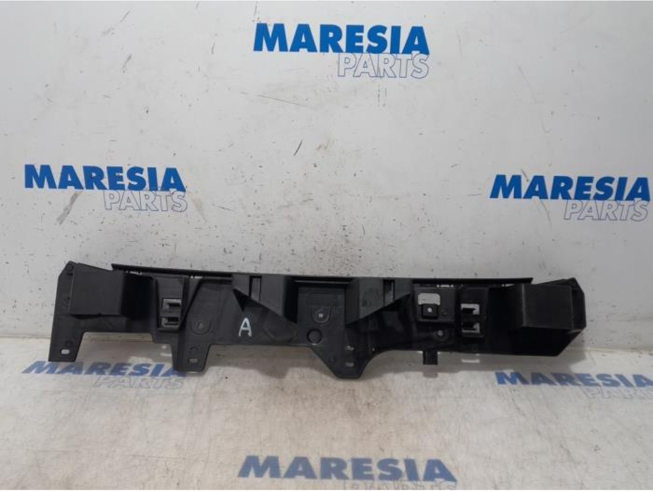 Peugeot - 208 - Rear bumper bracket central
