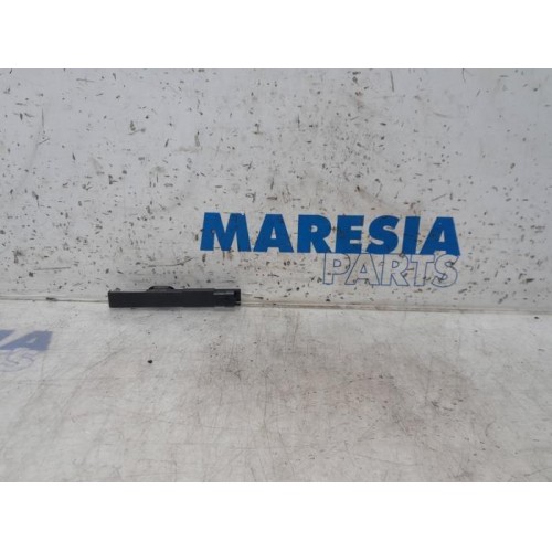 Peugeot - 208 - Antenne amplificateur