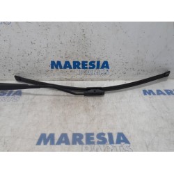 Renault - Clio - Front wiper arm