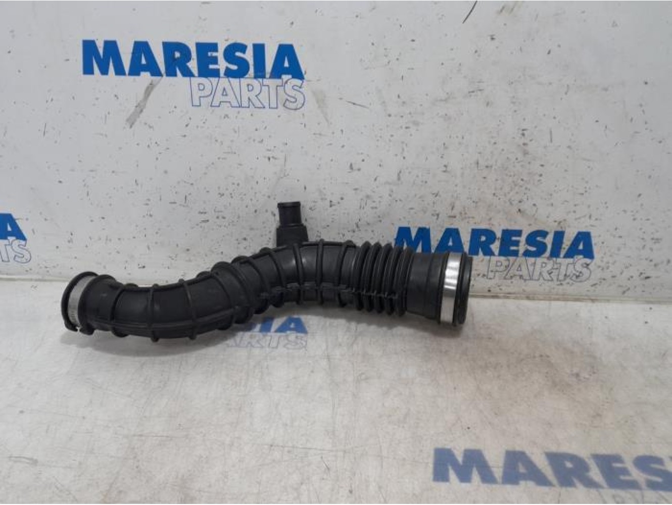 Renault - Clio - Air intake hose