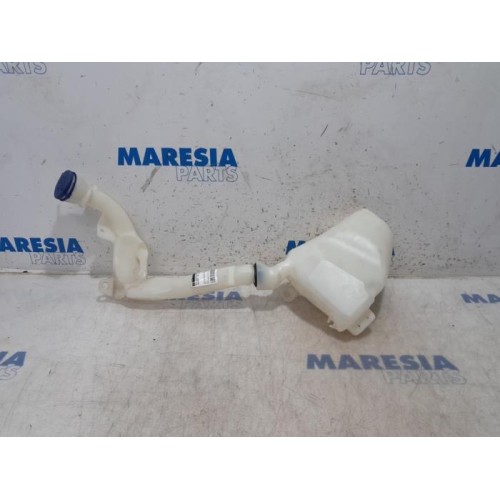 Peugeot - 208 - Front windscreen washer reservoir