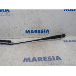 Peugeot - 208 - Front wiper arm