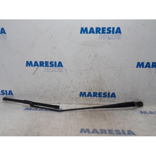 Peugeot - 208 - Front wiper arm