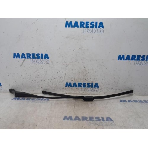 Peugeot - 208 - Front wiper arm