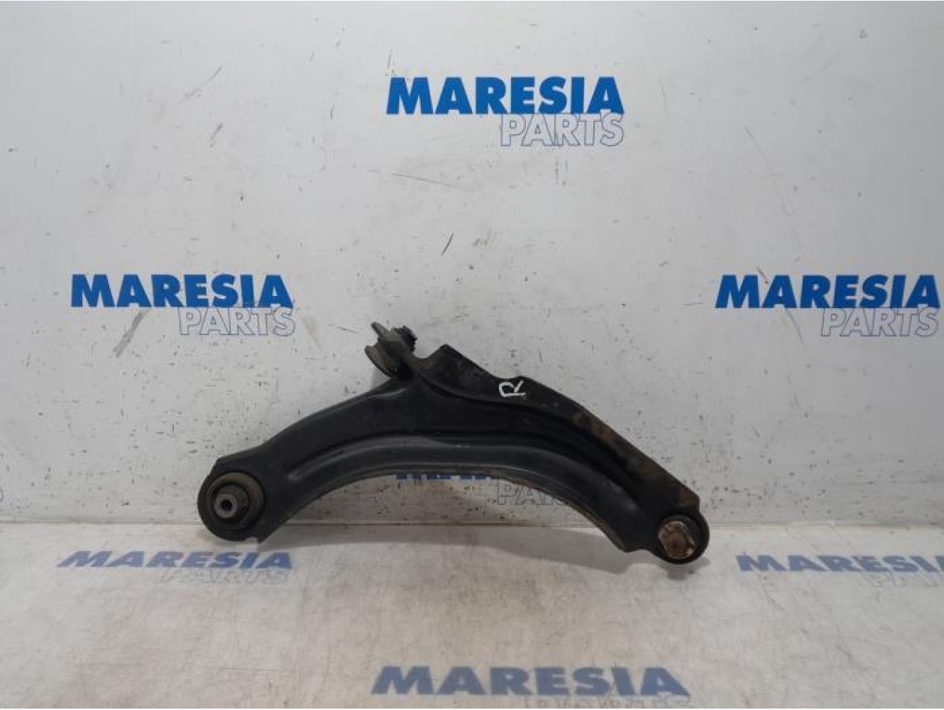 Renault - Clio - Front lower wishbone, right