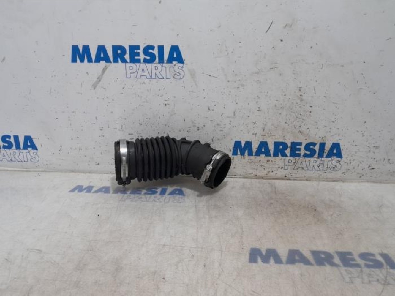 Renault - Clio - Air intake hose
