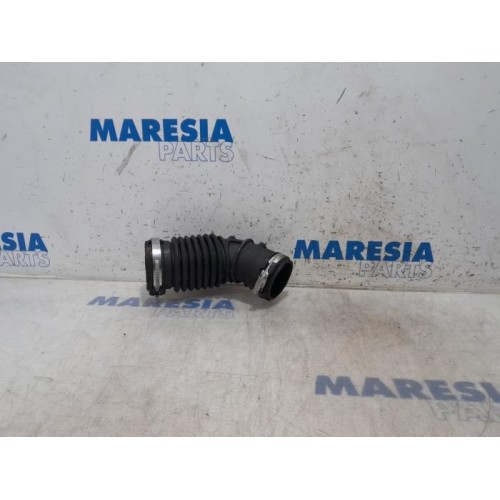 Renault - Clio - Air intake hose