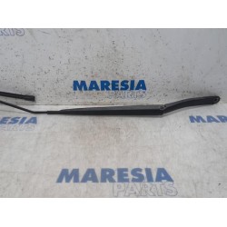 Renault - Clio - Front wiper arm