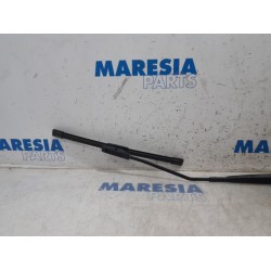 Renault - Clio - Front wiper arm