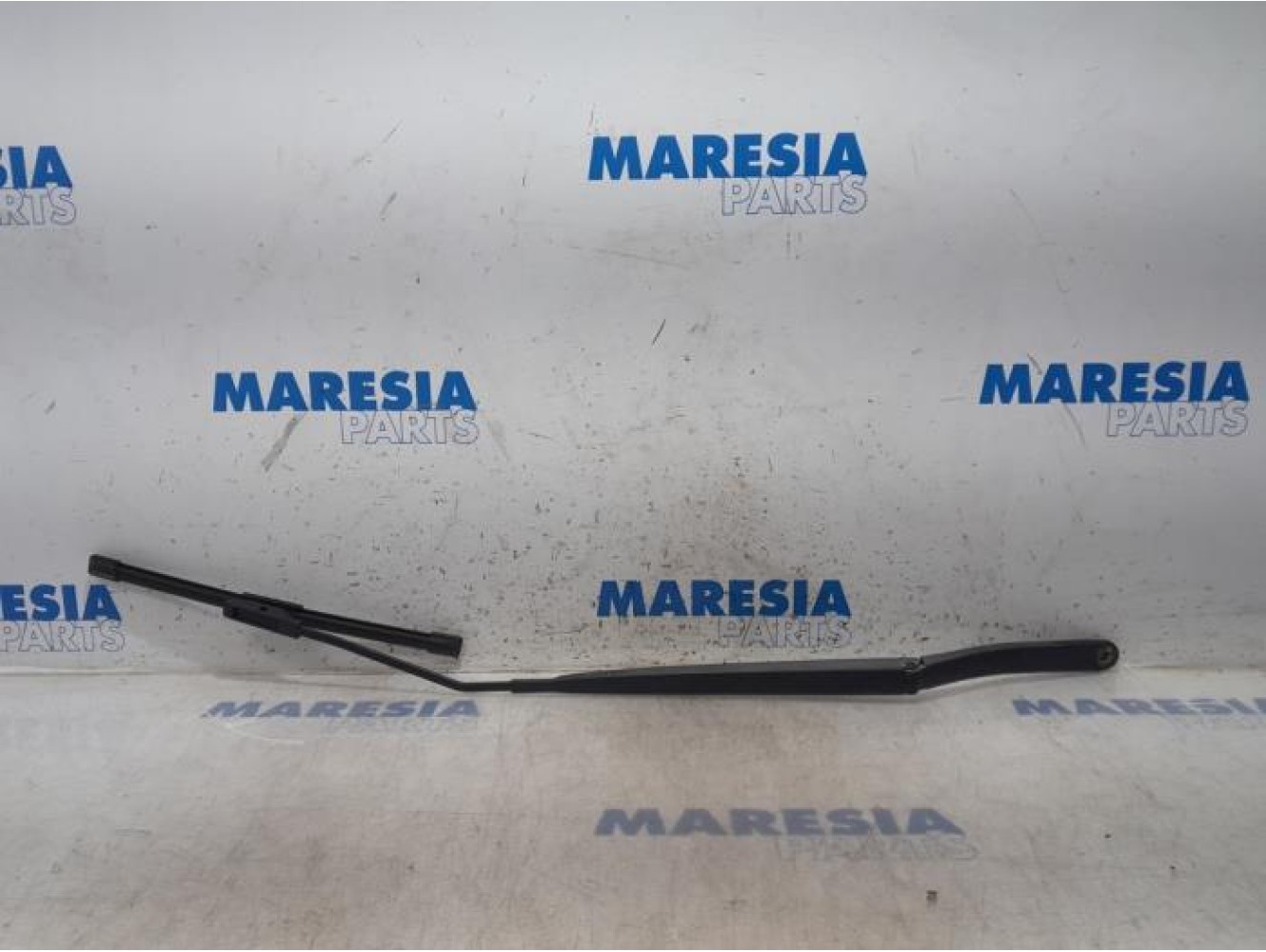 Renault - Clio - Front wiper arm
