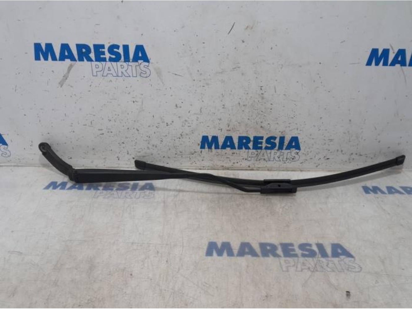 Renault - Clio - Front wiper arm