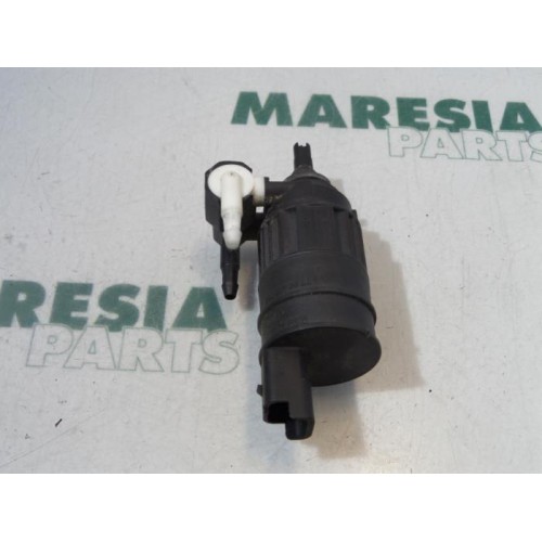 Renault - Megane Scenic - Windscreen washer pump
