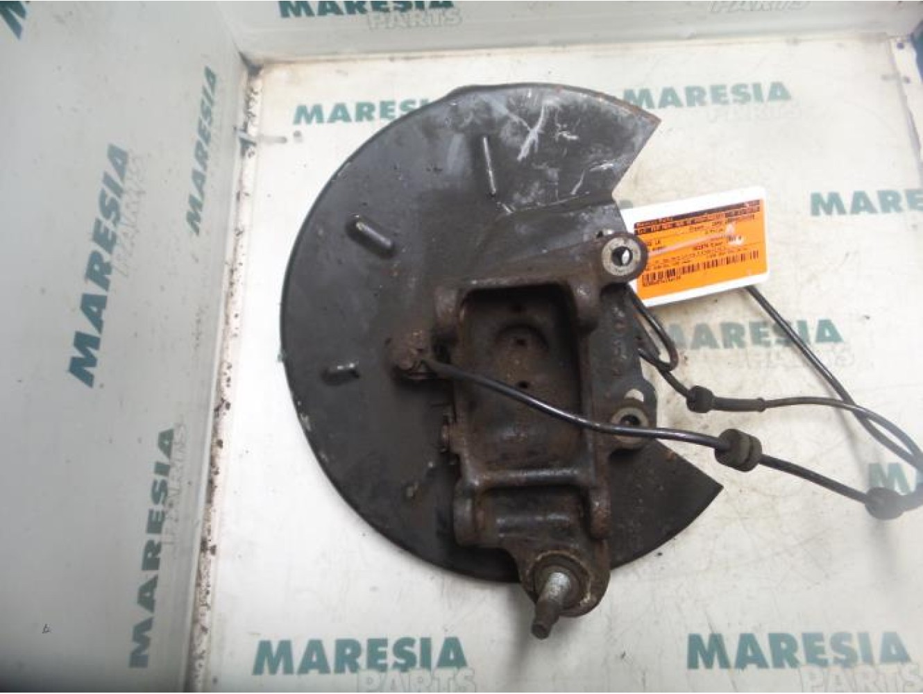 Alfa Romeo - 156 - Fusee links-achter