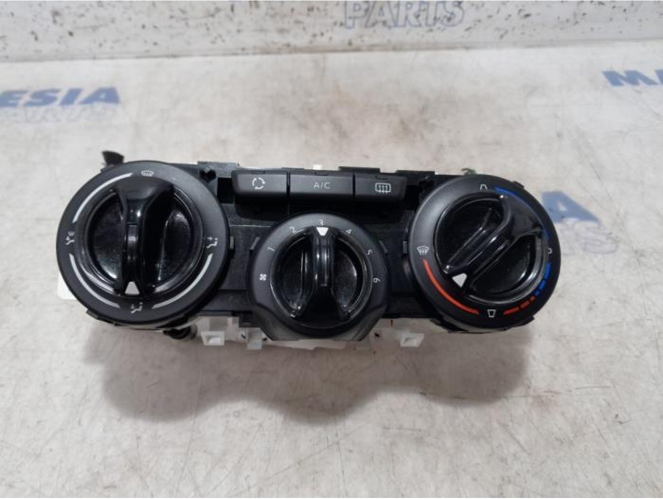 Peugeot - 208 - Heater control panel