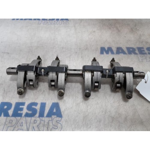 Renault - Twingo - Rocker arm shaft