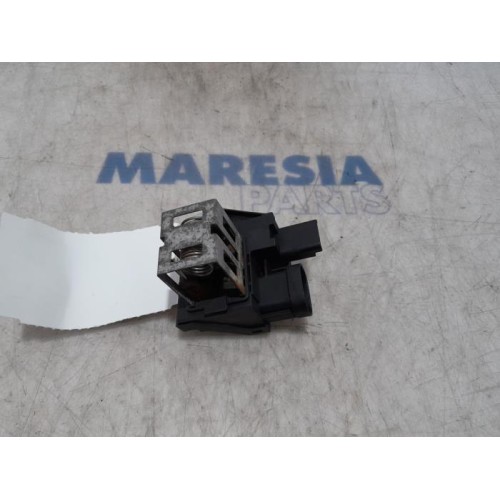 Peugeot - 208 - Cooling fan resistor