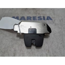 Peugeot - 208 - Tailgate lock mechanism