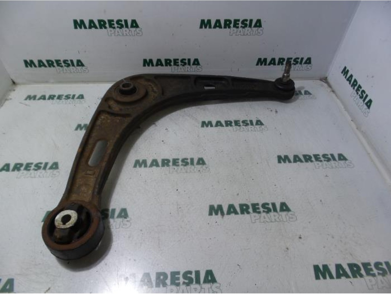 Renault - Laguna - Front lower wishbone, right