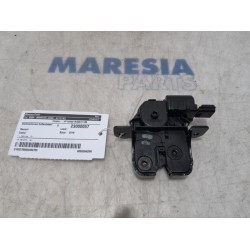 Renault - Captur - Boot lid lock mechanism