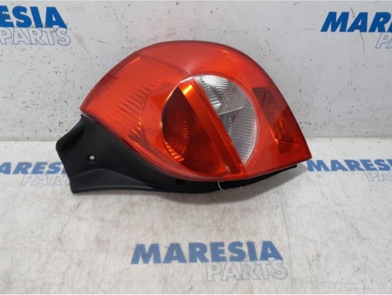 Renault - Clio - Taillight, right
