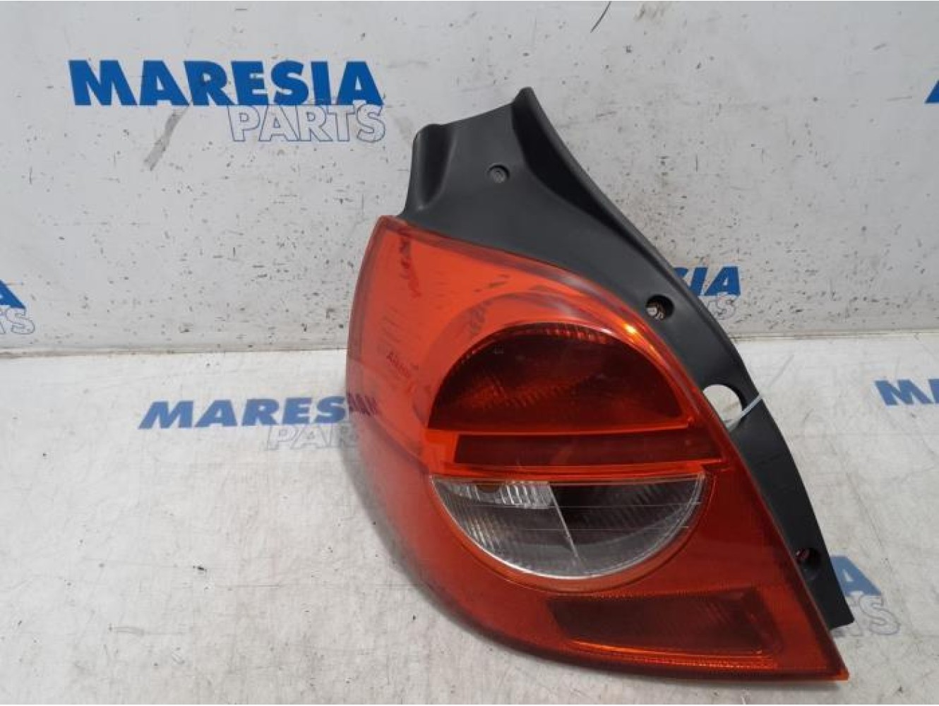 Renault - Clio - Taillight, left
