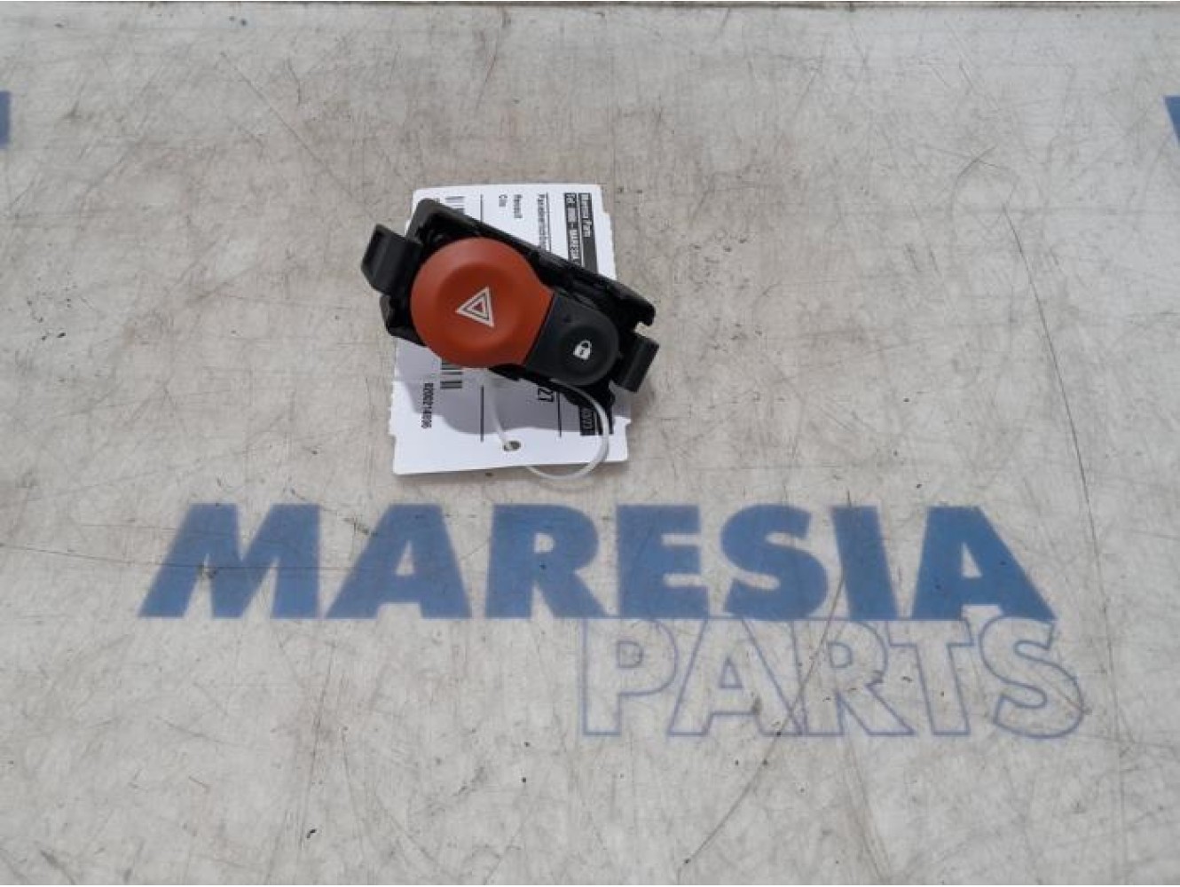 Renault - Clio - Panic lighting switch