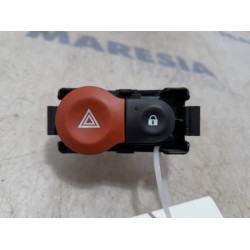 Renault - Clio - Panic lighting switch