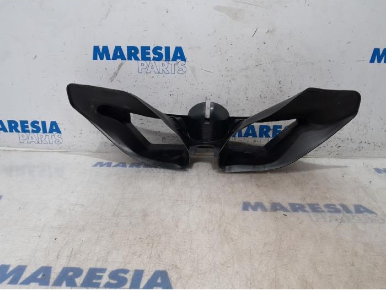 Renault - Captur - Air funnel