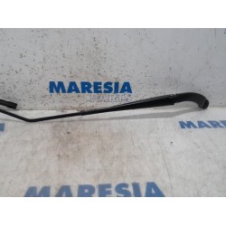 Renault - Captur - Front wiper arm