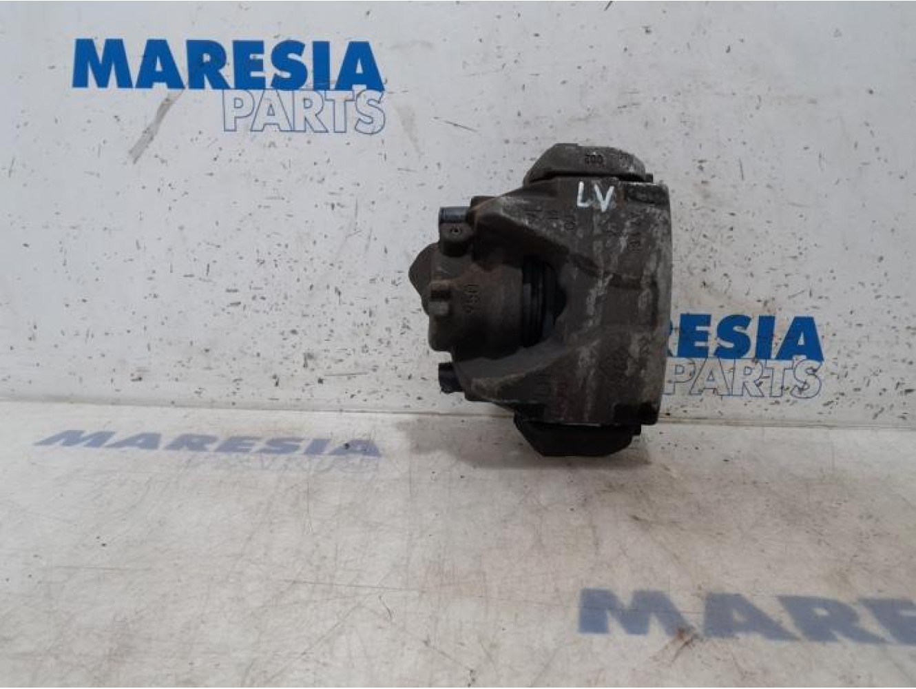 Renault - Captur - Front brake calliper, left