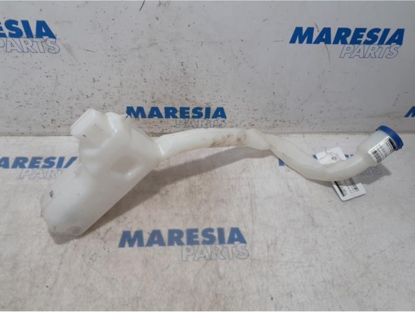 Citroen - C4 Cactus - Front windscreen washer reservoir