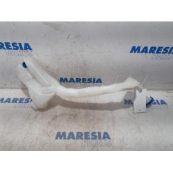 Citroen - C4 Cactus - Front windscreen washer reservoir