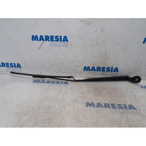 Citroen - C4 Cactus - Front wiper arm
