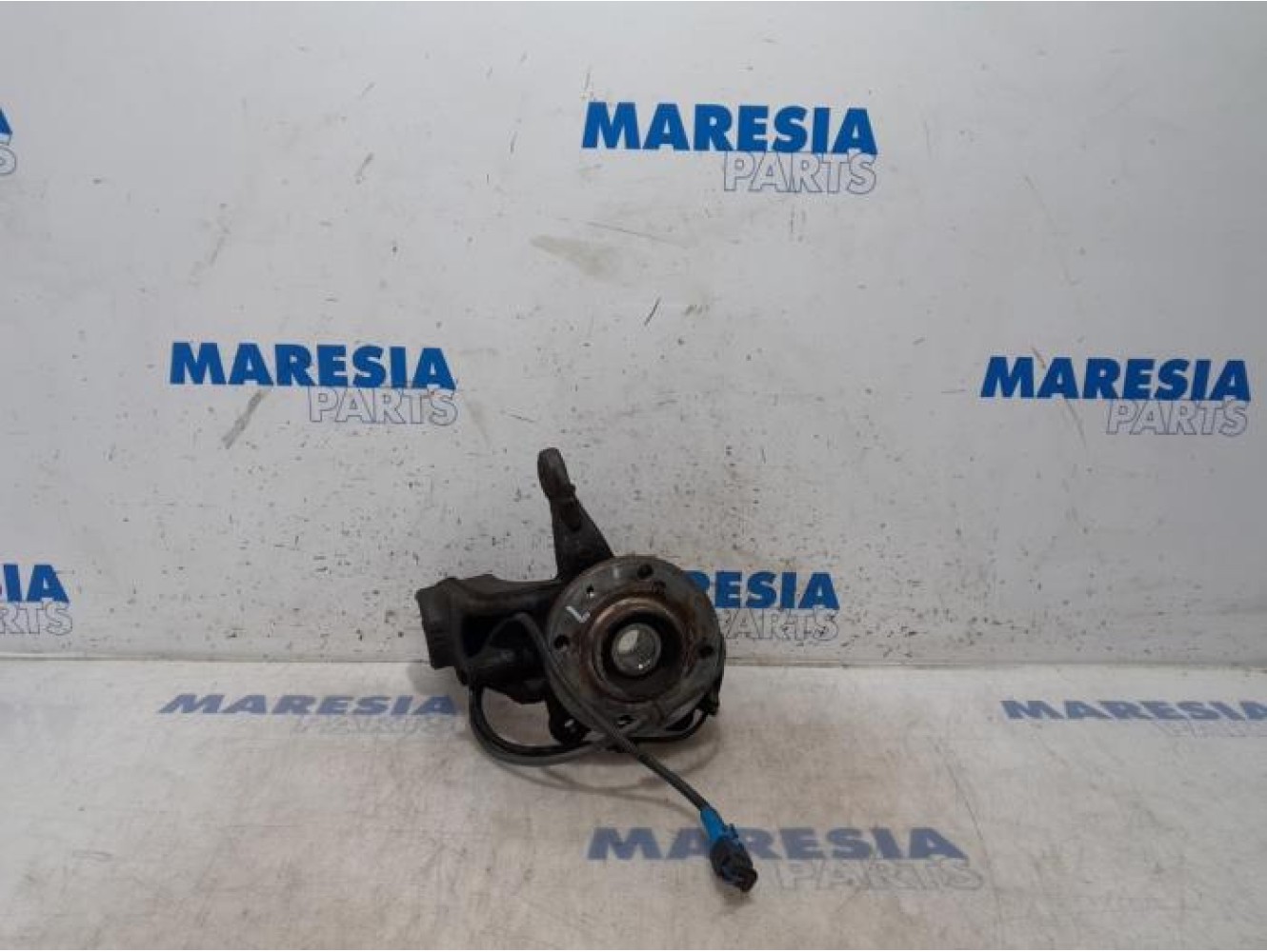 Citroen - C3 - Fusee links-voor
