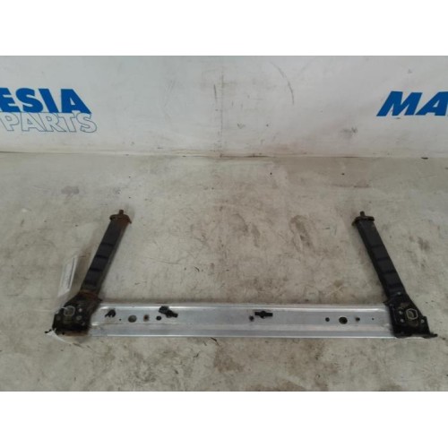Renault - Megane - Radiator bar