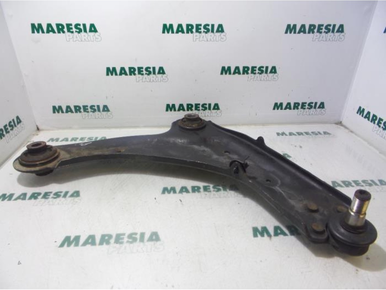 Renault - Laguna - Front lower wishbone, right
