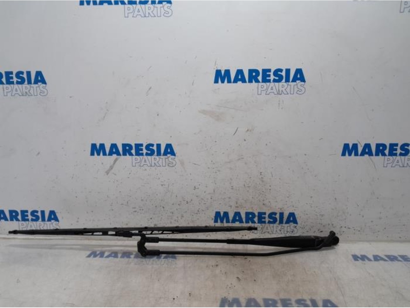 Citroen - C1 - Front wiper arm