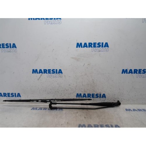 Citroen - C1 - Front wiper arm