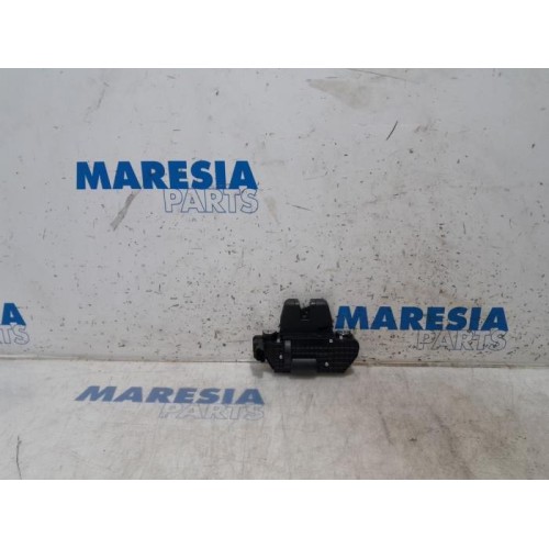 Citroen - DS3 - Tailgate lock mechanism