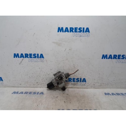 Renault - Captur - Front wiper motor