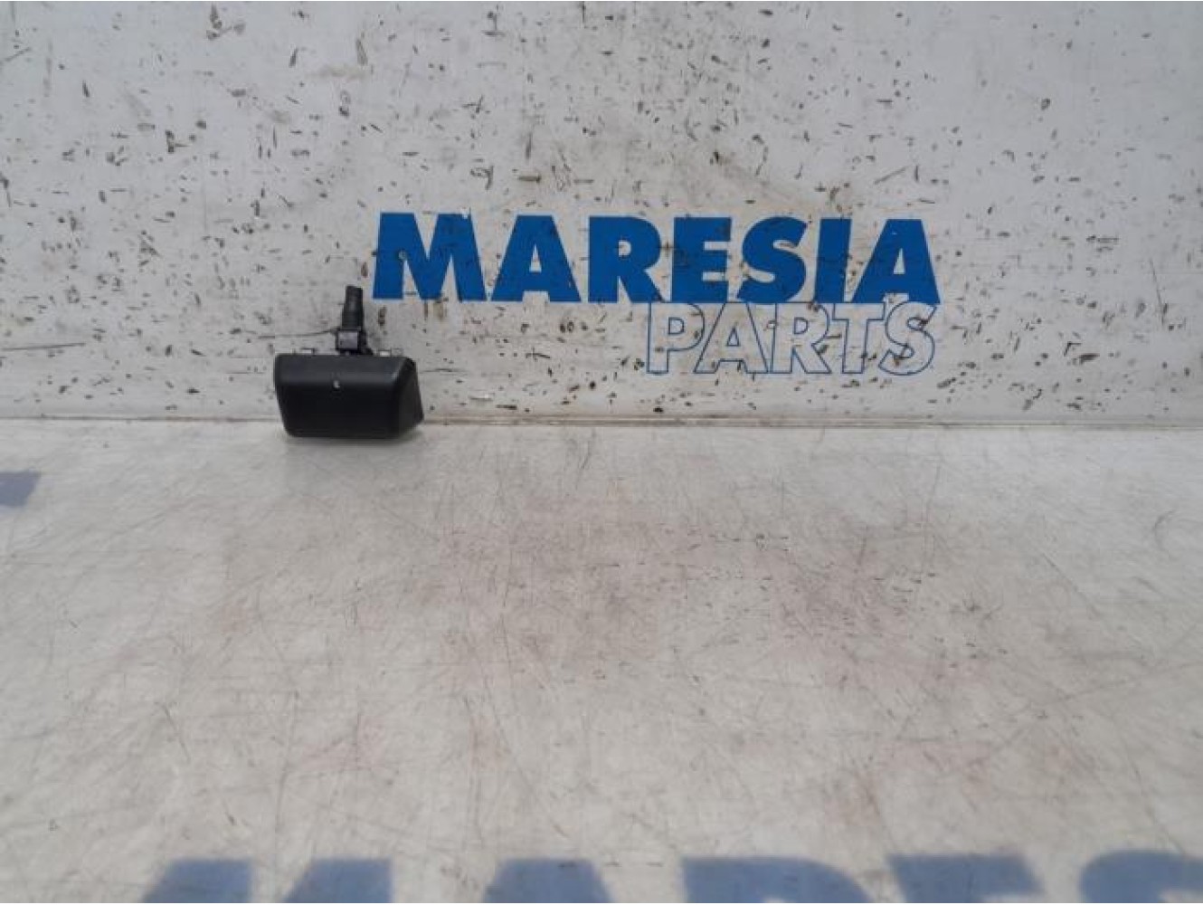 Citroen - DS3 - Front windscreen washer jet