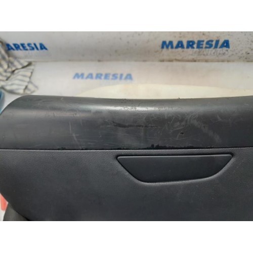 Renault - Captur - Glovebox