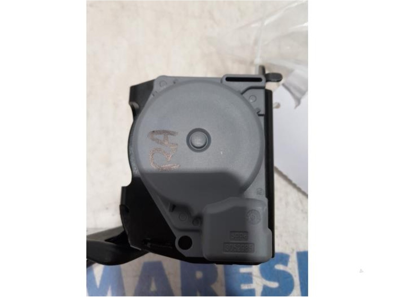 Renault - Captur - Rear seatbelt, right